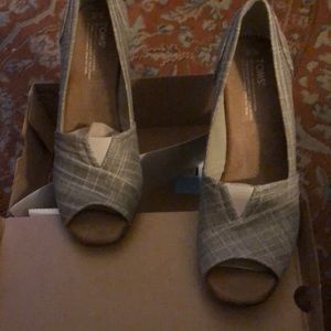 NWT Toms Linen Open toed Wedge Shoe